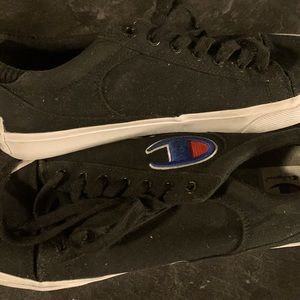 Black flat shoes